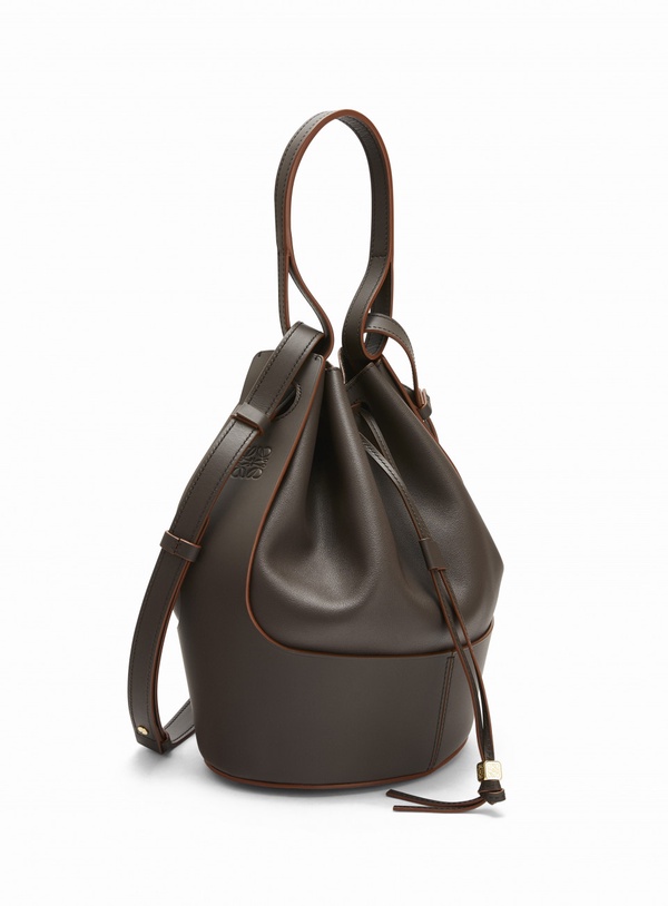 大容量仙女包！LOEWE「氣球水桶包BALLOON BAG」熱氣球皮革外型，率性與仙氣兼具！