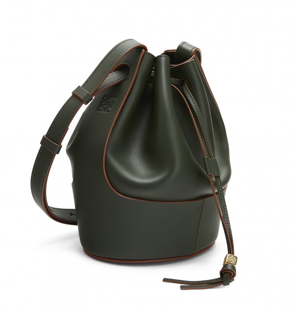 大容量仙女包！LOEWE「氣球水桶包BALLOON BAG」熱氣球皮革外型，率性與仙氣兼具！