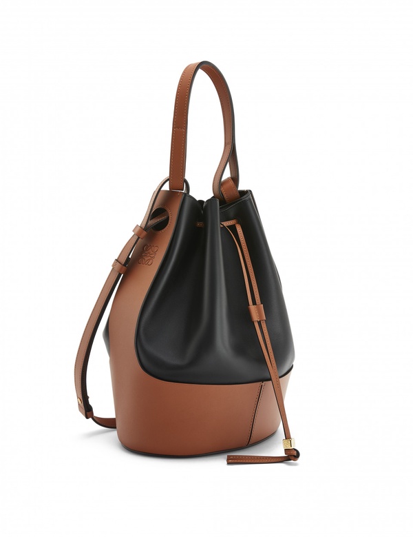 大容量仙女包！LOEWE「氣球水桶包BALLOON BAG」熱氣球皮革外型，率性與仙氣兼具！