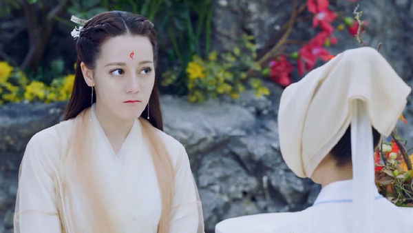 網評10個演「傻白甜」不討人厭的女星！趙麗穎、楊紫呆萌不做作，觀眾緣是天生的