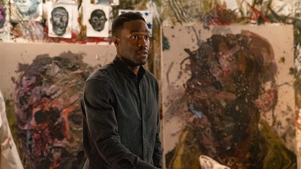 有膽對鏡喊「Candyman」五次！新版《糖果人》釋血腥預告，「蜜蜂＆鐵鉤」再現奪命！