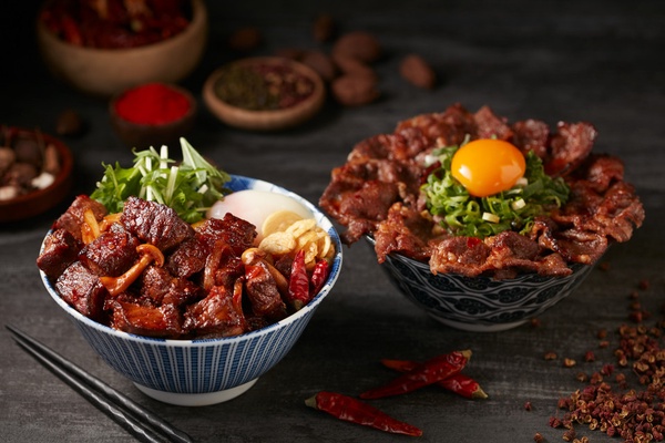 開丼X鼎旺超強聯名推「麻辣辛燒肉丼」!最強丼飯聯名老字號麻辣鍋,超話題必吃!