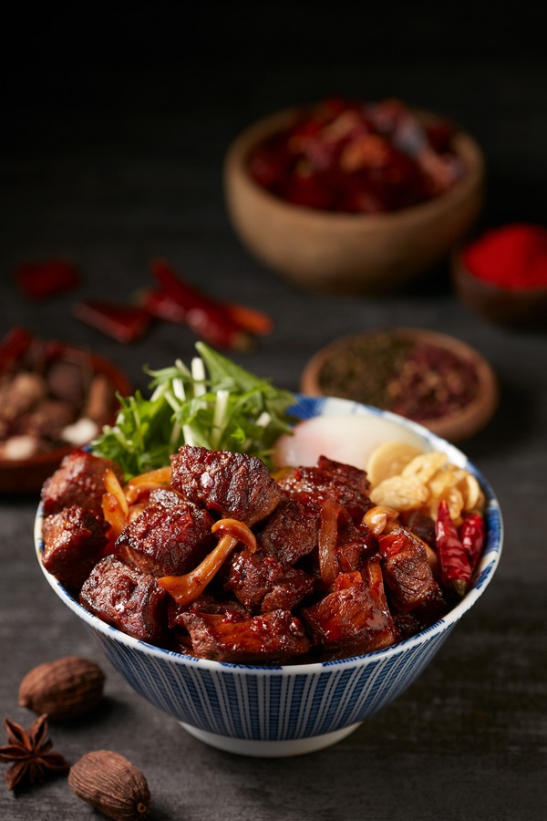 開丼X鼎旺超強聯名推「麻辣辛燒肉丼」!最強丼飯聯名老字號麻辣鍋,超話題必吃!