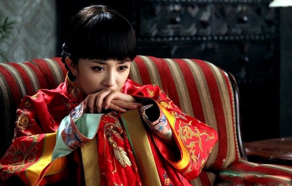 楊冪9項超狂收視記錄！五部「現像級劇王」，《三生三世》500億網播量冠軍，真收視女王