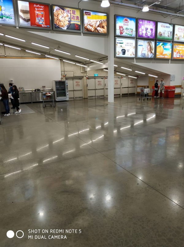 好市多即日起限定只能外帶！全台好市多陸續撤除內用桌，想吃美食就買回家吧