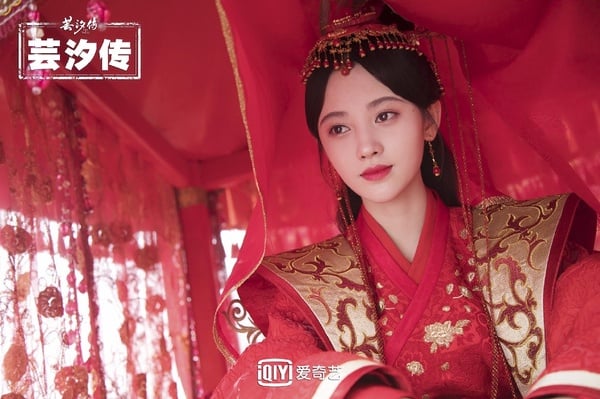 微博票選「誰是你心中古裝白月光」女榜TOP 10！楊冪第五、趙麗穎第三，一、二名太難選