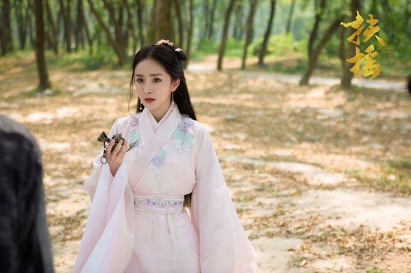 微博票選「誰是你心中古裝白月光」女榜TOP 10！楊冪第五、趙麗穎第三，一、二名太難選