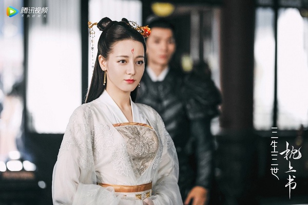 微博票選「誰是你心中古裝白月光」女榜TOP 10！楊冪第五、趙麗穎第三，一、二名太難選