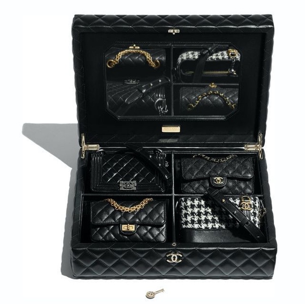 2020 「Chanel 迷你包禮物盒」，一次滿足四個包的願望！高奢禮物盒也能當作化妝箱！