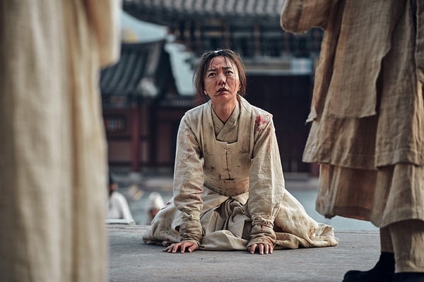 《李屍朝鮮2》Netflix新預告曝光！朱智勛逼位中殿&喪屍逼近城門，編劇洩第3季可能性？