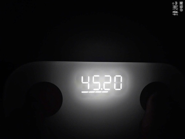 楊冪螞蟻腰細上熱搜！教練3招簡單瘦腰運動，泡芙人無痛複製楊冪同款腰、2週變小腰精！