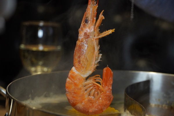 竟然有鮑魚吃到飽！新馬辣PLUS+吃到飽麻辣鍋插旗西門町，超狂海鮮、肉品、餐酒任你吃