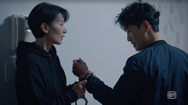 金瑞亨《無人知曉》過肩摔家暴男帥翻!呼應時事?牧師連殺8人,稱「雙手穿孔」是救贖
