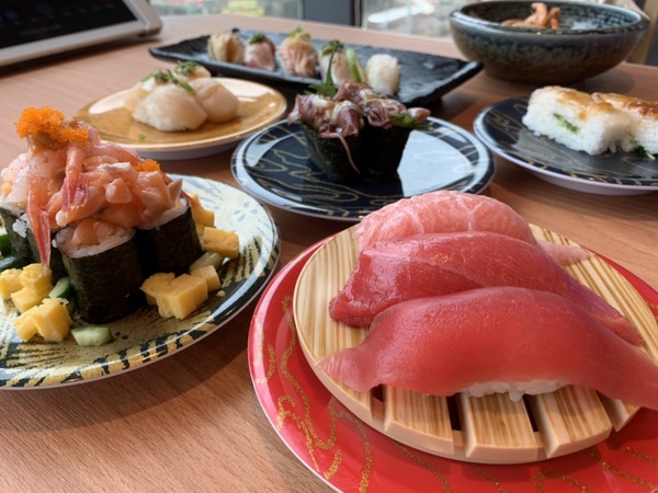 壽司控吃起來！全台第三間日本人氣「合點壽司」進駐京站啦！現做壽司超新鮮～