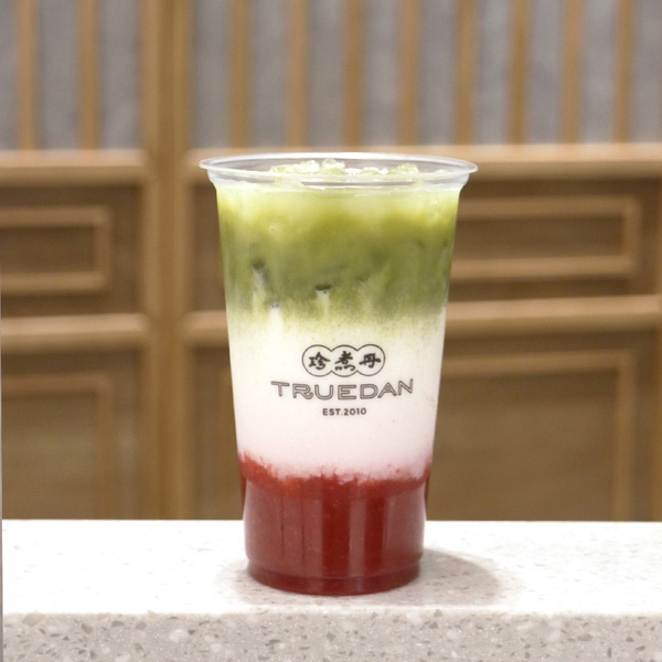 珍煮丹超狂新品「草莓抹茶鮮奶」!酸甜草莓與靜岡抹茶,全台限定這2家才有販售