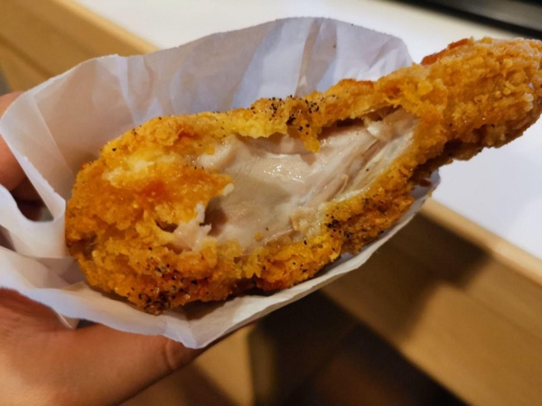 好市多出現麥當勞炸雞腿！炸得酥脆的鮮嫩雞腿肉，一撕開的香氣根本「麥當勞麥脆鷄」