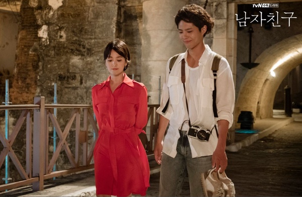 《愛的迫降》追完想去瑞士遇玄彬！7部美到像旅遊宣傳片韓劇，孔劉《鬼怪》墓園都紅翻