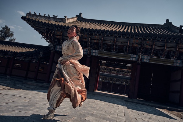 Netflix《李屍朝鮮2》7大待解謎團！李蒼身邊奸細是誰？「生死草」能不能解喪屍病毒？