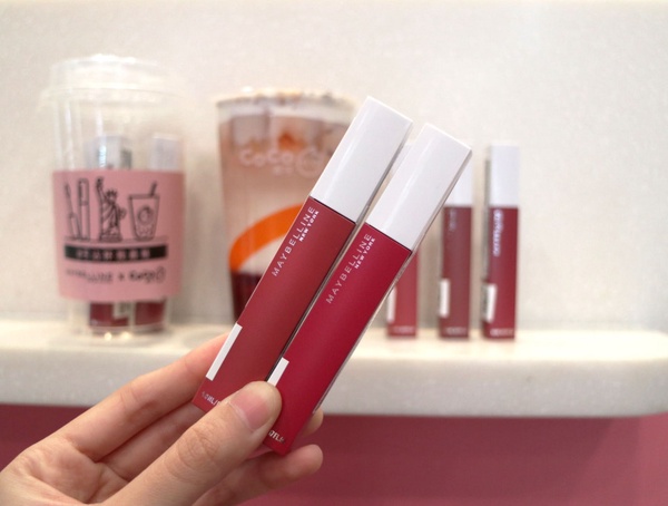 KitKat搭上芝士奶蓋!CoCo「KitKat 莓果戀人」,撒上KitKat脆片,讓莓果系列更升級