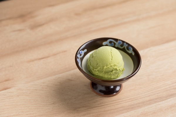台灣限定！日本「東京油組総本店」招牌油拌麵必吃！首推台灣限定炸雞、炸豬排別錯過