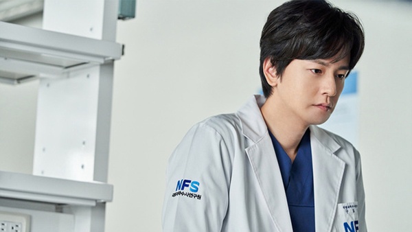 《The Game：向著零時》3人糾葛迎結局！玉澤演&李沇熹「85秒床戲」惹議，嬌羞躺胸肌！