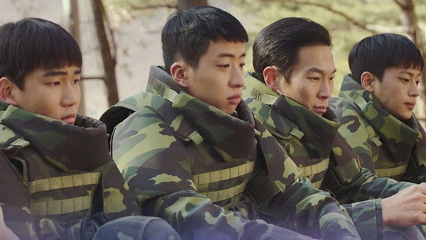 《愛的迫降》「北韓F4」畫報體合！4人4色李新英當門面，「表治秀同志」認真起來也帥！