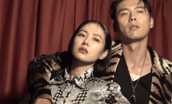 《愛的迫降》玄彬&孫藝珍CP寫真甜翻!孫藝珍躲玄彬大衣甜笑,根本是正赫&世理甜寵日常