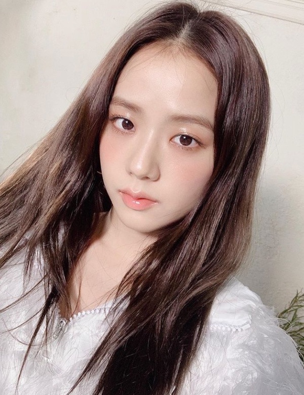 Jennie、LISA果凍唇溫柔無敵！2020光潤唇膏推薦，DIOR、YSL一抹是剔透嫩唇、零豬油感