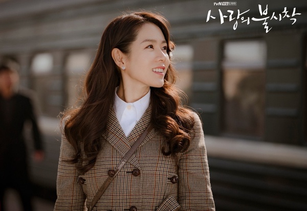 《愛的迫降》孫藝珍太美!整形醫生公開「初戀臉」標準,撩倒玄彬的好人緣、桃花面相