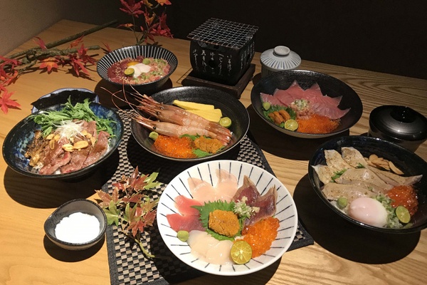 日本橋海鮮丼辻半「日本極上黑鮪丼」限量登場，滿滿鮭魚卵的奢華海鮮丼根本是夢幻逸品