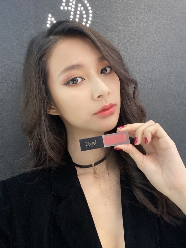 YSL黑蓋唇釉太美！黑蓋絲絨唇釉熱賣色快筆記，YSL#216、YSL#204口紅一哥李佳琦狂推！
