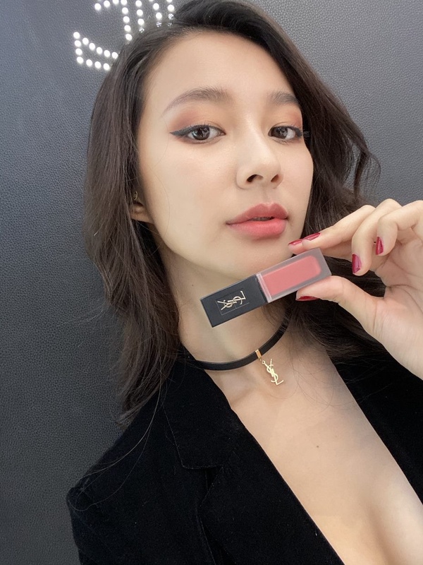 YSL黑蓋唇釉太美！黑蓋絲絨唇釉熱賣色快筆記，YSL#216、YSL#204口紅一哥李佳琦狂推！