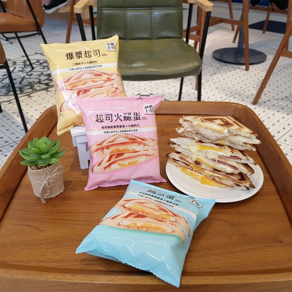 泰國7-11超夯的熱壓吐司台灣也有了！全台6家7-11擴大販售，超牽絲的罪惡滋味認真必吃