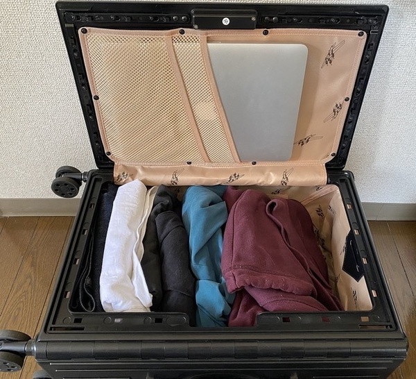 日本「折疊行李箱」只有7cm厚度！租屋族、旅行者必備，塞在床底不佔空間！