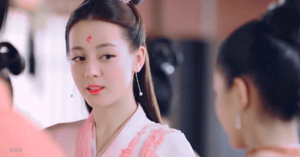15個「古裝劇裡的名品回頭」！《錦衣之下》任嘉倫眼神讓人懷孕，《東宮》陳星旭好嚇人