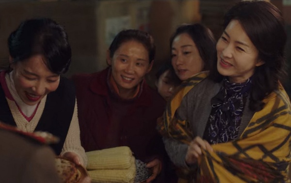 《愛的迫降》編劇好愛誇玄彬！臉蛋天才、神賜男，「我想成為玄彬手裡的麵包」最浮誇！