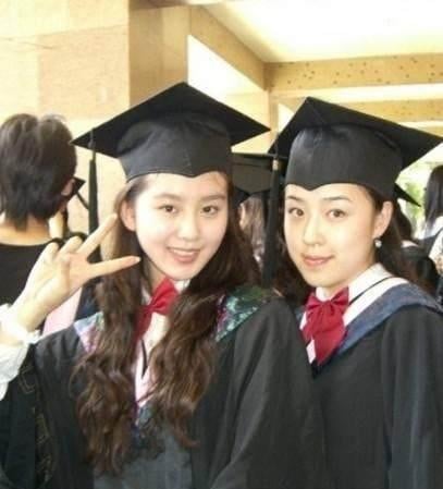 楊冪戴牙套青澀照曝光！10位流量女星的早年舊照，劉亦菲依然仙，楊紫、趙麗穎變化好大