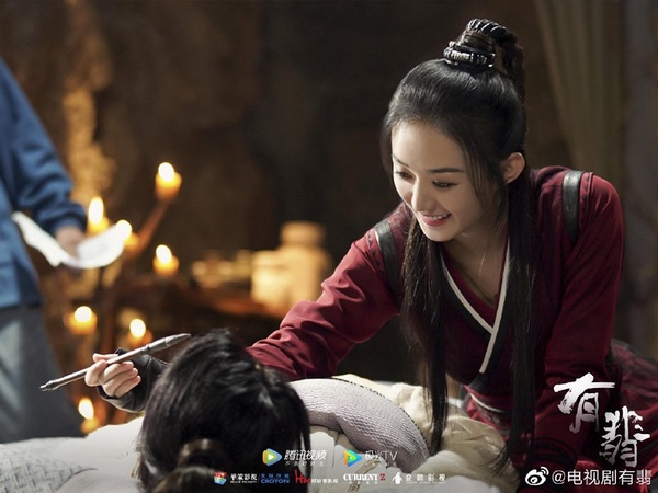 楊冪戴牙套青澀照曝光！10位流量女星的早年舊照，劉亦菲依然仙，楊紫、趙麗穎變化好大