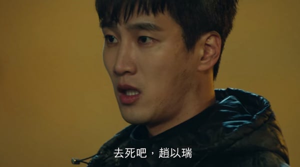《梨泰院Class》15集朴敘俊被虐慘！朴敘俊命危又下跪，哭喊「下輩子還要當爸爸兒子」