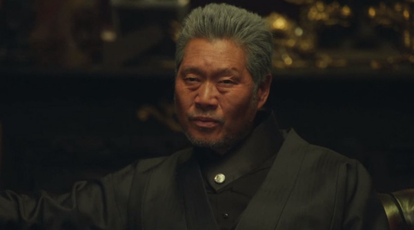 《梨泰院Class》15集朴敘俊被虐慘！朴敘俊命危又下跪，哭喊「下輩子還要當爸爸兒子」