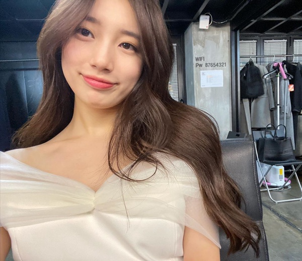 秀智、Krystal捲髮好仙氣！2020捲髮範本，蛋捲髮、氣墊捲髮韓妞超愛，這款髮量少必備