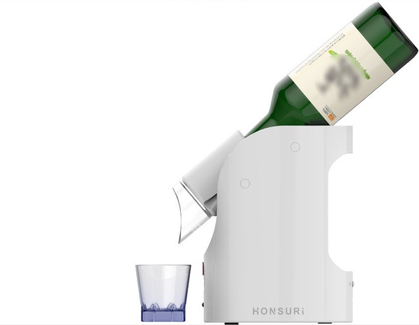 韓國SNS爆紅「自動斟酒機」，可調節酒量+超酷炫LED燈，酒鬼家中必備！