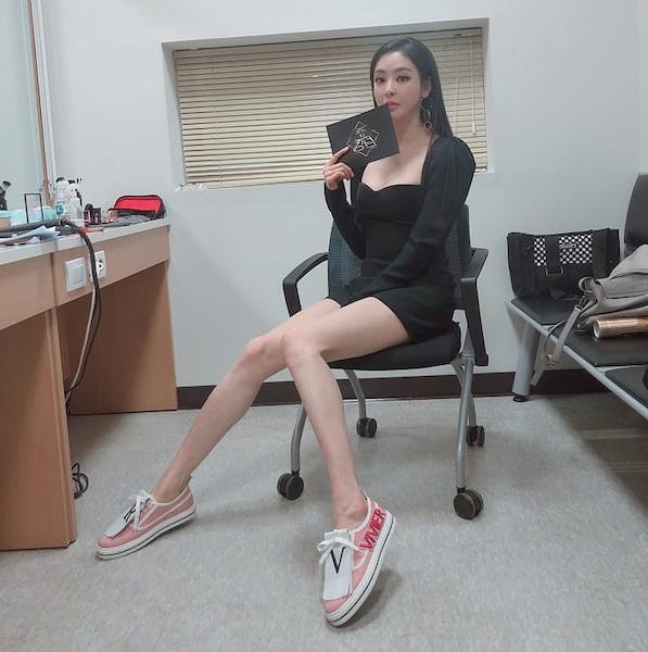 長腿女神李多熙美腿讓人羨慕！5招瘦腿不壯腿運動，實測2週大腿內側打薄、屁股也變翹！