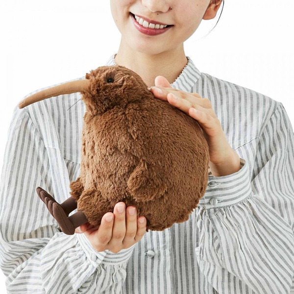 日本推出「奇異鳥吊飾」&「奇異鳥娃娃」，呆萌又可愛，還附水果防撞套秒變身奇異果～