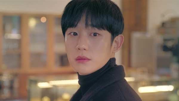 《一半的一半》首播丁海寅4個「心動對視」！瞬間回眸、雷雨夜望窗，就是最強初戀系！