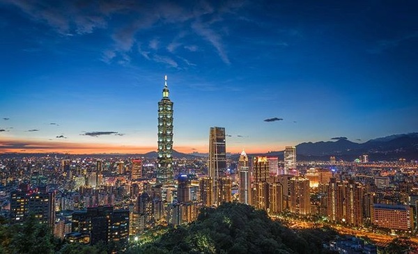台北7大夜景推薦！省錢又浪漫的台北夜景聖地，小資約會首選！