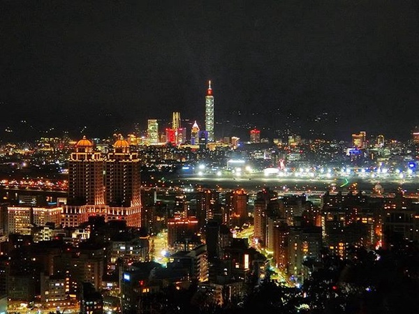 台北7大夜景推薦！省錢又浪漫的台北夜景聖地，小資約會首選！