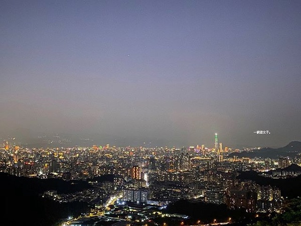 台北7大夜景推薦！省錢又浪漫的台北夜景聖地，小資約會首選！