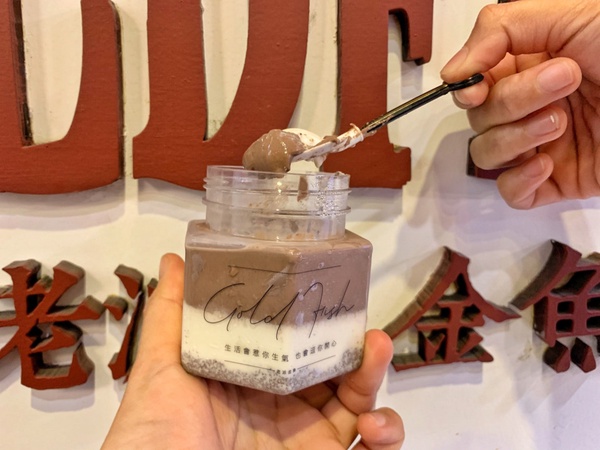 巧克力控喝起來！「老派金魚」推黑眼豆豆系列飲品，香蕉巧克力牛奶、巧克力牛奶必喝！