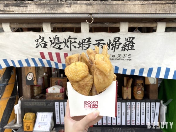 一中街超夯的「路邊炸蝦天婦羅」！金黃酥脆的日式麵衣，滿滿一盒CP值根本超高